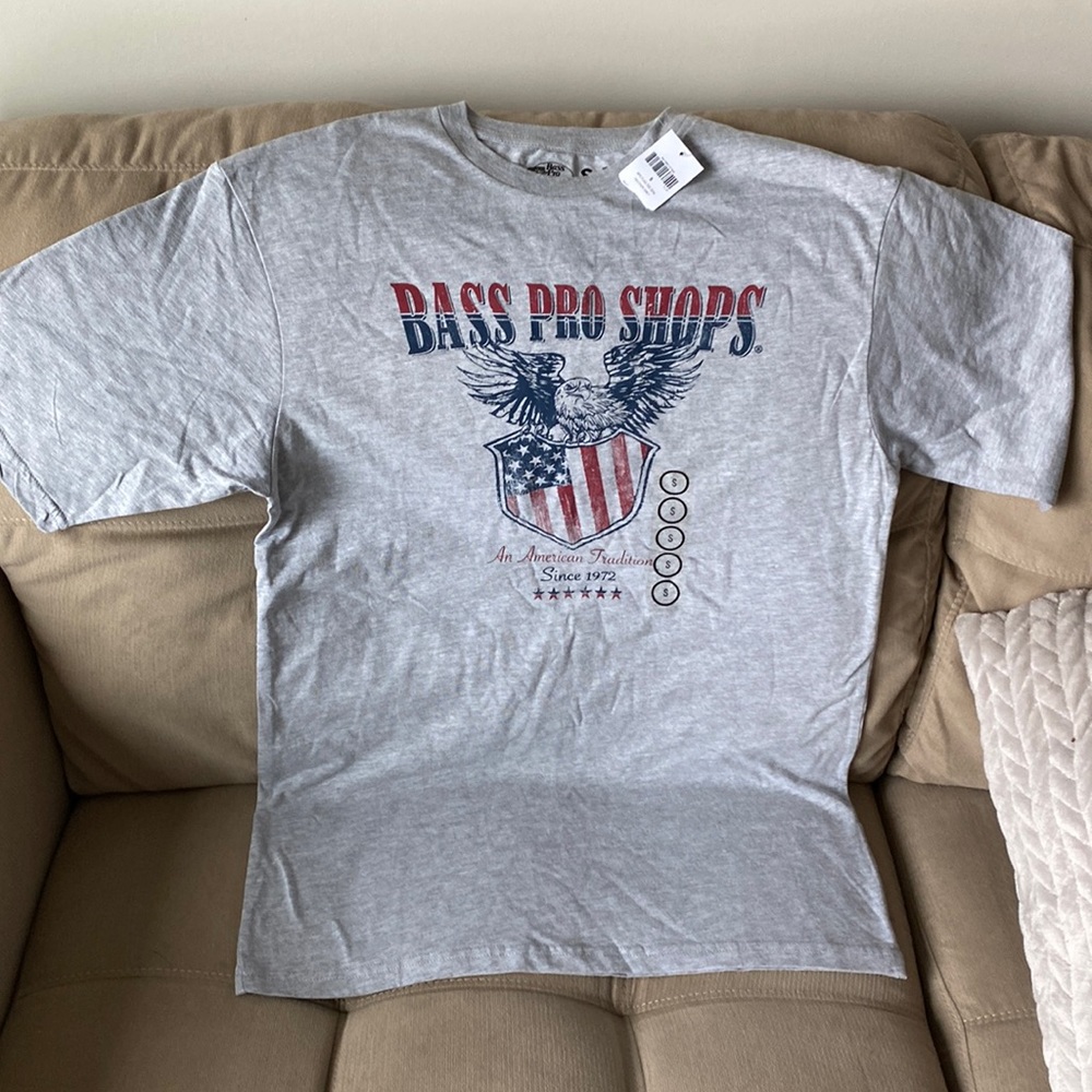 Bass Pro mens t-shirt size small NWT